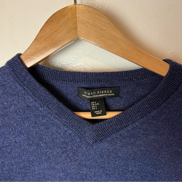 ETHAN PIERCE Men's Blue V-neck Extra Fine Merina Wool Pullover Sweater Large - Picture 3 of 6